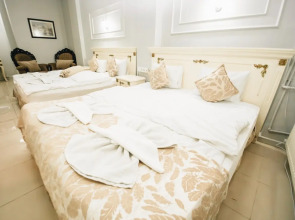 Отель Safran Suites