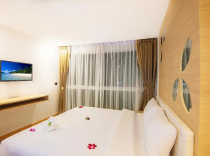 Отель Clarion Patong Beach