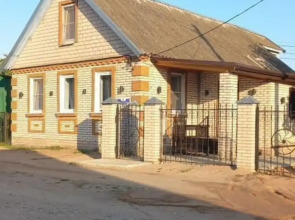 V Tsentre Derevni Vzvad Private House