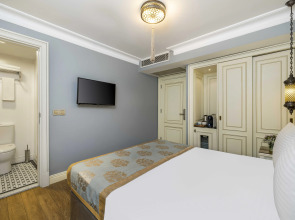 Отель Raymond Old City