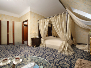 Домбай Пэлас