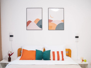 Квартира Просторная Двухкомнатная Natali на метро Пражская