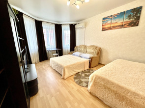 Уютные Апартаменты в Центре Города рядом с пл. Куйбышева (ул. Галактионовская 106А)