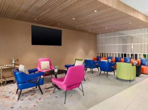 Отель La Quinta by Wyndham Dubai Jumeirah