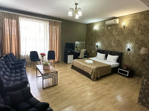 Отель Qeroli old town