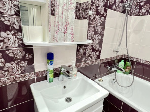 Квартира двухкомнатная в центре города в элитном доме