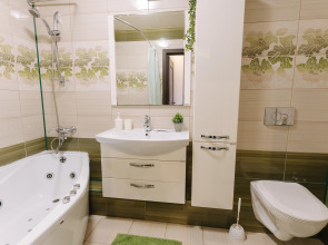 Апартаменты 9 ночей с видом на речку на Коммунальной 1