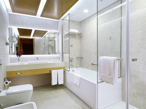 Отель Grand Cosmopolitan