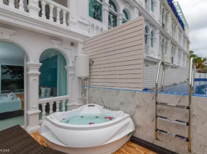 Отель Modern Living Residence  Phuket Patong