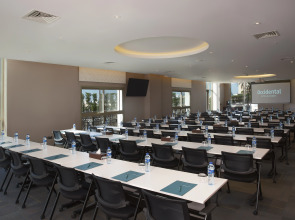 Отель Barceló Al Jaddaf