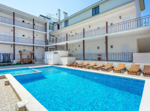Spiros Guest House
