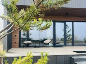 Lakeside house Private