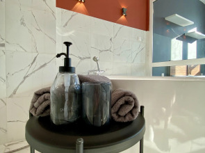 Квартира Стильная студия в центре с круглой ванной