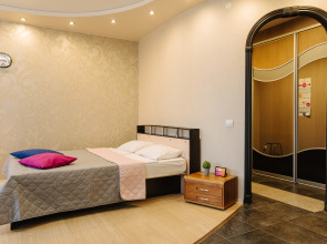 Апартаменты 9 ночей с видом на речку на Коммунальной 1