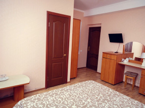 Отель София