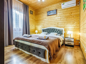 Bolshoj Semejnyj Kottedzh v Agoj-SHale s Bassejnom i Banej do 12 Gostej u Lesa ot Pro Apart Private house