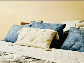 Квартира МишЛен в апарт-отеле YES! на Просвещения