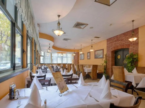 Отель Belgrade City