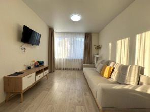 Апартаменты Элитные на берегу реки Тура с видом на Мост Влюбленных