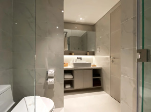 Апартаменты 2 спальни с видом на озеро в шаге от моря