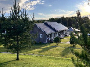 Частный дом у реки