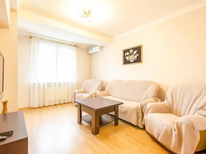 Zamechatelnaya v Tsentre Stolitsy Flat