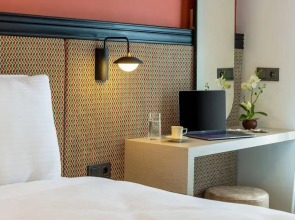 Отель BayMari Suites City Life