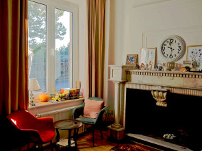 Отель Triple Eight