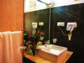 Отель Oak Ray Summer Hill Breeze