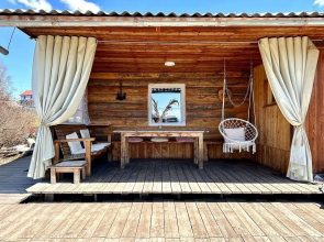 Baykalskiy Dvorik Na Angarskoy 17v Private house