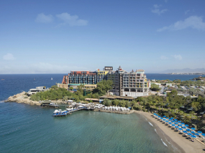 Отель Merit Crystal Cove Casino & SPA