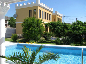 Sunny Holiday Private House