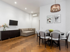 Апартаменты 4-комнатные HomeApart К.Маркса, 30