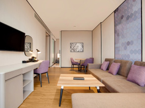 Отель Lemon Tree Hotel Jumeirah Dubai