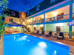 Maksim Guest House