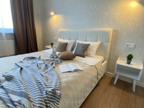 1-komn kvartira V TSENTRE 41 kv.m. ul. Poleszhaeva d.92 Apartments