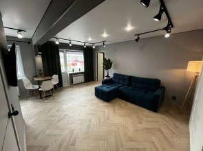 Na Yanovskogo 3 Flat