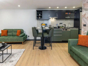 Отель BayMari Suites City Life