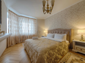 Апартаменты 5-комнатные HomeApart Сторожовская, 8