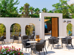 Rose Garden Premium Hotel
