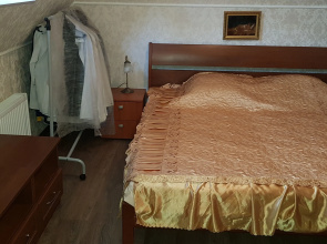 Na Zapadnoy Naberezhnoy 7 Private house