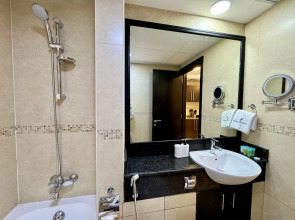 Апартаменты Cosmos Living Sleek and Stylish GCV2