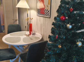Uyutnaya Dvukhurovnevaya Na Arkhitektora Danini Flat