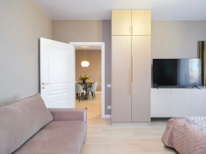 Большая Однокомнатная Квартира с Видом на Реку и Новым Ремонтом