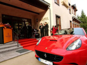 Resort Retro Riverside Wellness