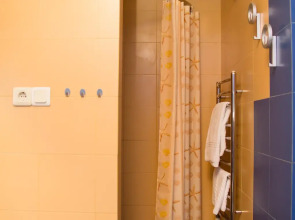 Апартаменты Лоял на улице 9-я Линия 14