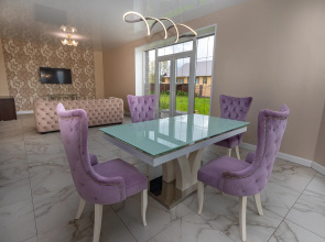 Zagorodny S Uchastkom Private house