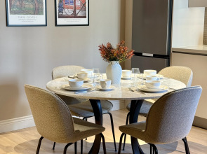 Отель Weingart Suites