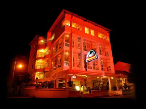 Choy's Waterfront Residence Guest House