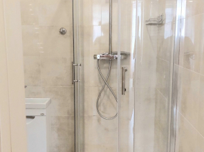 Апартаменты в центре с тремя спальнями на Червякова 55 рядом с парком Победы